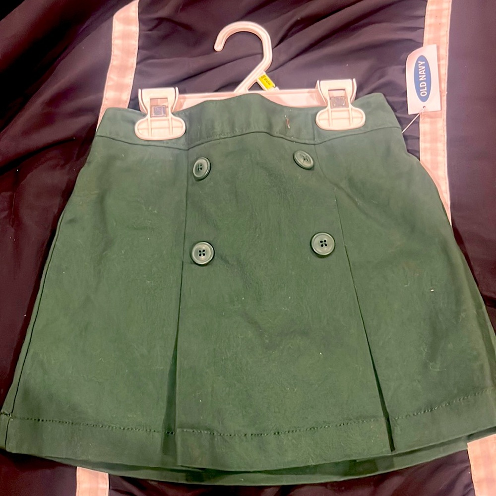 BRAND NEW!!! Old Navy Christmas Green Skort | Size: 6/7